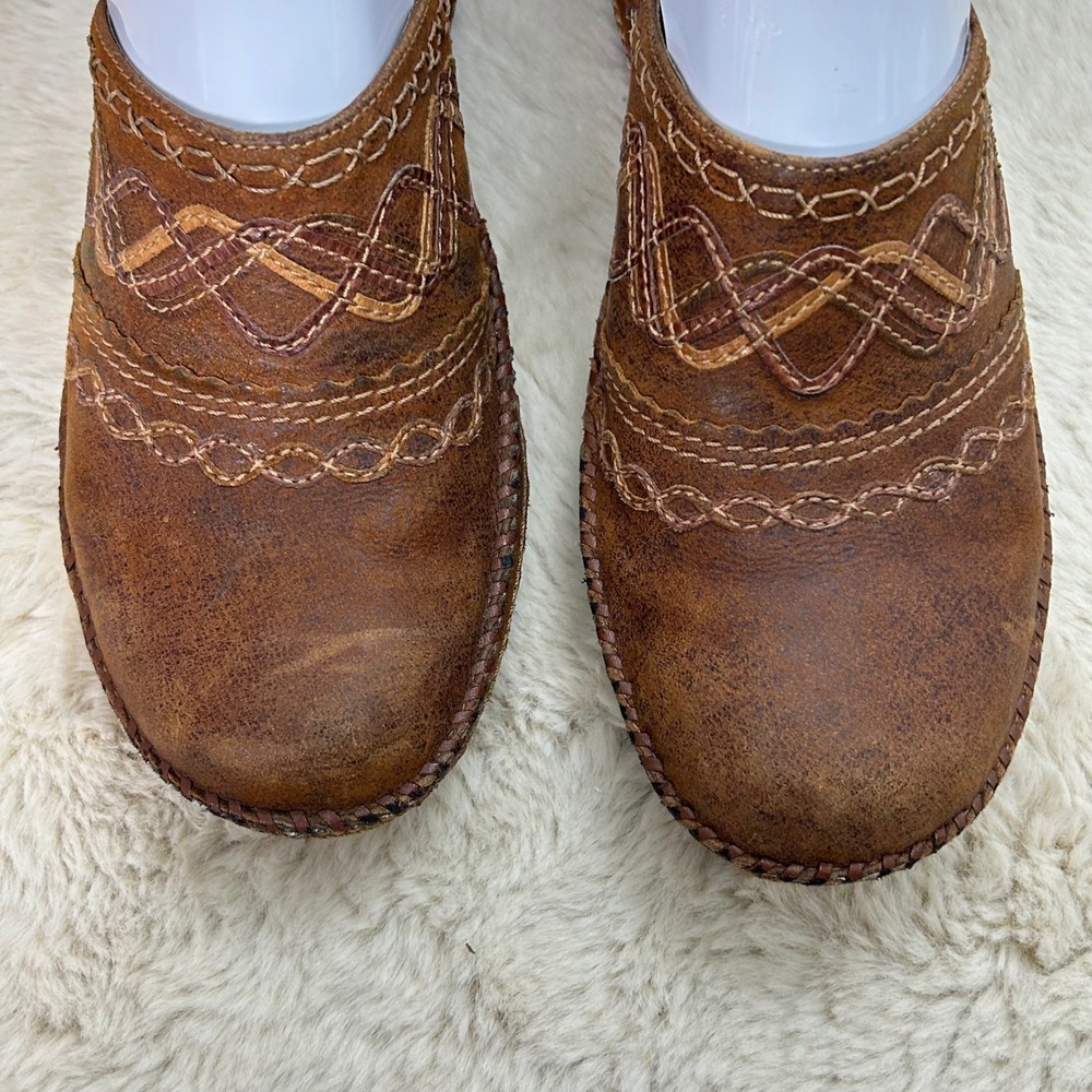 Clarks Artisan Brown Leather Embroidered Wedge Clogs Mules Womens 9.5M 72932